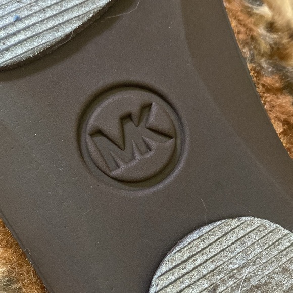 Micheal Kors fuzzy slippers size 7 - Picture 4 of 4